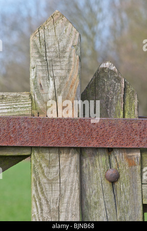 Eine geschlossene Säule auf Ackerland auf dem Lande Stockfoto