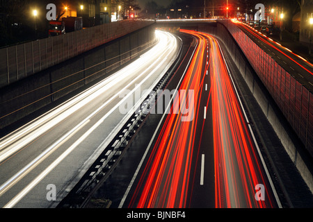 Feierabendverkehr auf der Autobahn A40, Essen, Deutschland Stockfoto