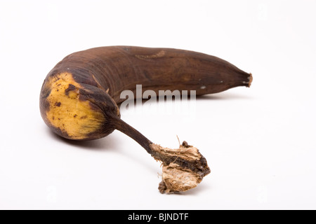 Braun über reife Banane isoliert vor weißem Hintergrund. Stockfoto
