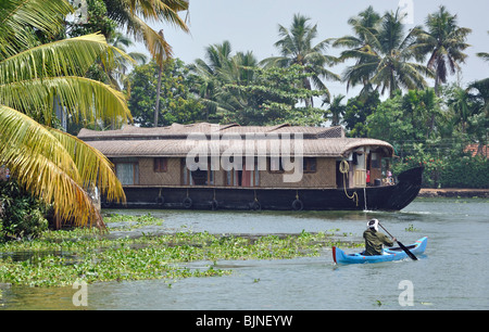 Die Ruhe und Schönheit auf den Backwaters von Kerala in Indien Stockfoto