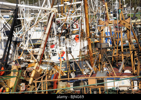 Geballte Durcheinander von fanggeräte an Jakobsmuschel Fischereiflotte, Kirkcudbright Hafen, SW-Schottland Stockfoto