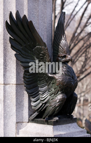 Bronze Adler Statue im Fort Greene Park, Brooklyn, New York City. Stockfoto