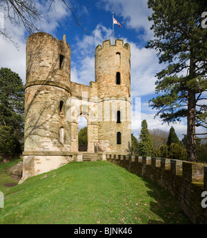 Wentworth Burgruinen und Wand auf der Wentworth-Anwesen am Stainborough in der Nähe von Barnsley, South Yorkshire, Großbritannien Stockfoto