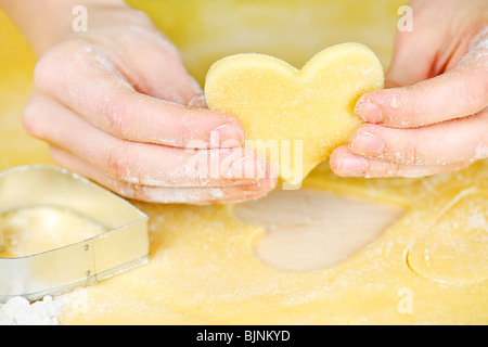 Herz geformt Spritzgebäck mit Fräsern Stockfoto