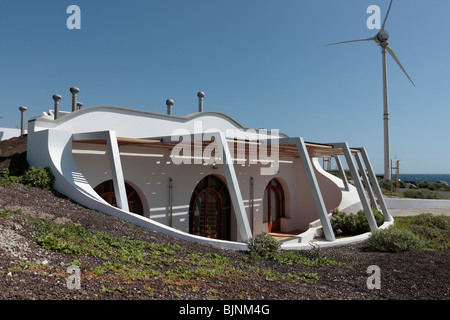 Eines der Häuser an der neu eingeweihte bioklimatischen Dorf am Instituto Tecnológico y de Energías Renovables Stockfoto