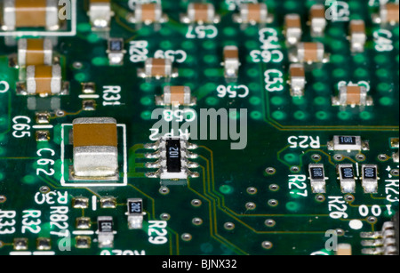 Nahaufnahme Foto von elektronischen Komponenten auf einem Computer-Motherboard Stockfoto