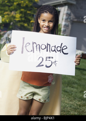 Mädchen verkaufen Limonade Stockfoto