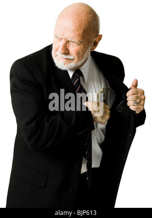 Nahaufnahme der Geschäftsmann setzen US-Banknoten in Tasche Stockfoto