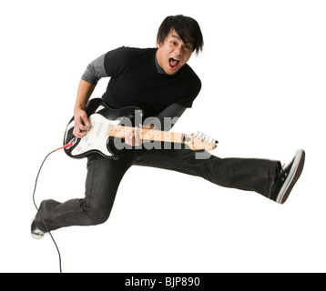 Porträt des jungen Mann spielt e-Gitarre Stockfoto
