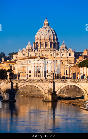 St. Peter Basilika und Sant' Angelo Brücke, Rom Stockfoto