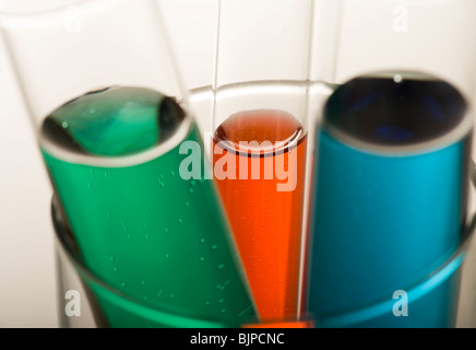 Nahaufnahme von Chemikalien im Reagenzglas Stockfoto