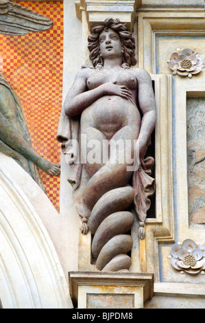 Sirene-Skulptur auf der Orgel-Brunnen, 1566, Gehäuse der Orgel Pipies angetrieben von Luft aus den Brunnen. Villa d ' Este in Tivoli, Italien Stockfoto