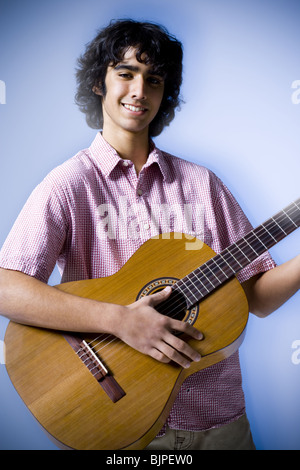 Teenager Gitarre spielen Stockfoto