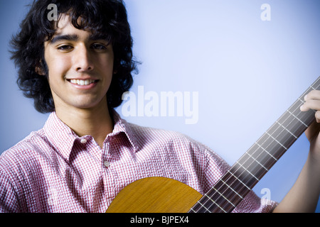 Teenager Gitarre spielen Stockfoto