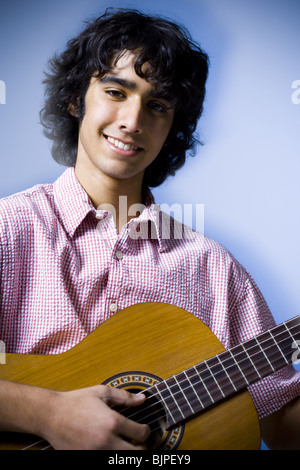 Teenager Gitarre spielen Stockfoto