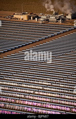 Luftaufnahme von Nevada Solar One Kraftwerk, konzentrierte sich das größte Solarkraftwerk der Welt In Boulder City, NV. Stockfoto