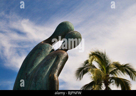 Monumentale Bronzeskulptur La Nostalgie in Puerto Vallarta von Ramiz Barquet. Stockfoto