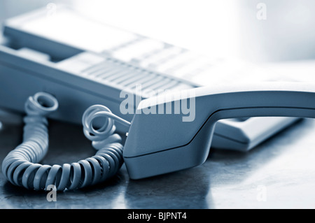 Telefonhörer ab auf Schreibtisch Stockfoto