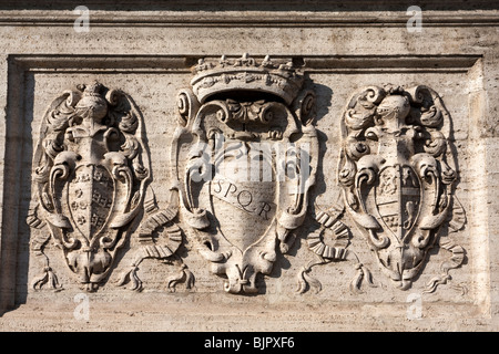 SPQR Inschrift Initialen für die Phrase Senatus Populusque Romanus bedeutet den Senat und Volk von Rom Italien Stockfoto