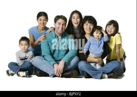 Familie beisammen sitzen Stockfoto