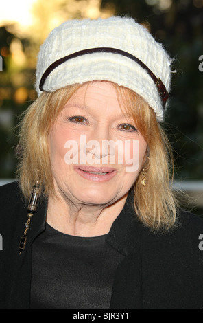 ANGIE DICKINSON NORMAN JEWISON im LACMA Tribut HOLLYWOOD LOS ANGELES CA USA 17. April 2009 Stockfoto