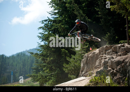 Mountainbiken in der berühmten Whistler Bikepark Stockfoto