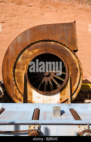 Rostige Industriegebläse an Schrott Metall Schrottplatz. Stockfoto