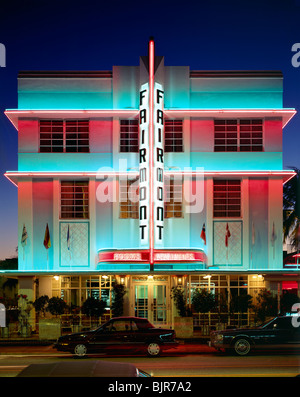 Fairmont Hotel Art Deco Architektur Gebäude in der Dämmerung in der wiederbelebten South Beach, Miami, Florida, USA Stockfoto