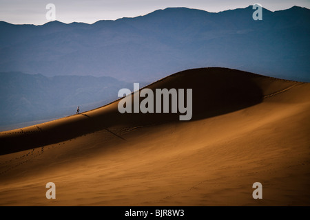 Sanddünen bei Stovepipe Wells in Death Valley Nationalpark, Kalifornien, USA. Stockfoto