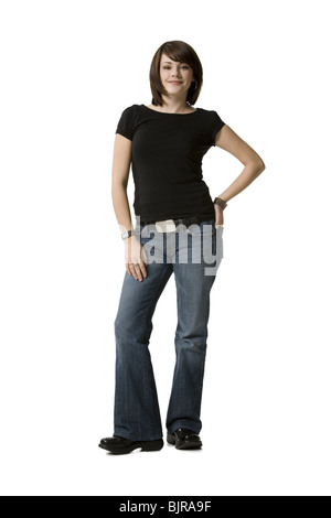 Junge Frau posiert lässig Stockfoto