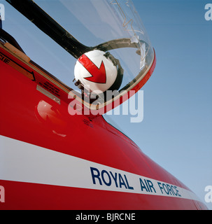 Eine fliegende Helm, ein Mitglied der Elite angehören Kunstflugstaffel Red Arrows Großbritanniens Royal Air Force. Stockfoto