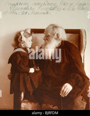 Russische Schriftsteller Leo Tolstoi mit seiner Enkelin Tatiana, Jasnaja Poljana, Russland, c 1910. Artist: Vladimir Grigorievich Chertkov Stockfoto