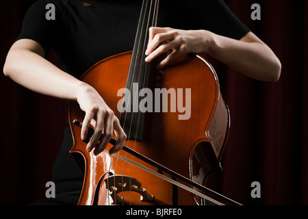 Close-up of young woman playing cello Stockfoto