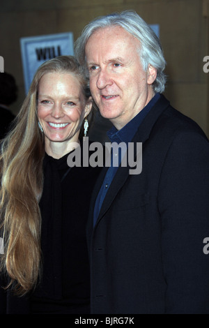 SUZY AMIS JAMES CAMERON die Pans Labyrinth LOS ANGELES PREMIERE HOLLYWOOD LOS ANGELES CA USA 5. Juni 2009 Stockfoto