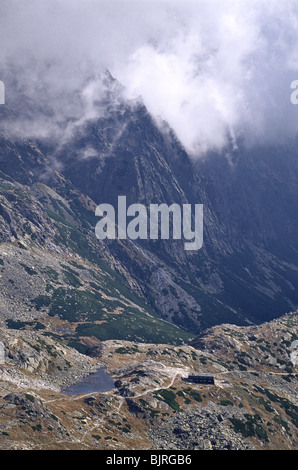 Blick auf die Zbojnicka Chata in Velka Studena Dolina Vychodna Vysoka Peak. Stockfoto