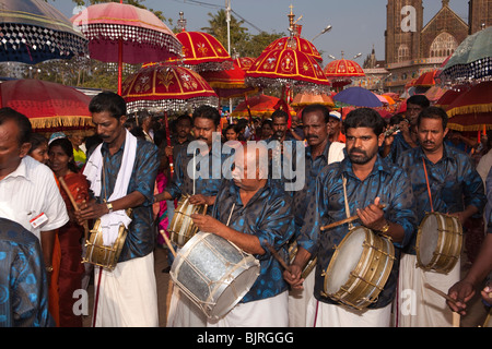 Indien, Kerala, Alappuzha (Alleppey) Arthunkal, fest des St. Sebastian Festival, Band in einer Prozession Stockfoto
