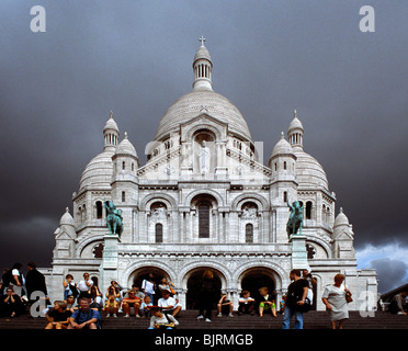 Sacré Cœur (oder Sacré Coeur) ist Französisch für Sacred Heart, es ist eine große Kathedrale dominiert die Skyline von Paris. Stockfoto