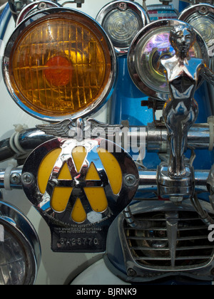 Maßgeschneiderte Roller aus den 60er Jahren, Mod Lambretta mit Lampen, Mirrrs und Abzeichen Stockfoto