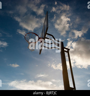 USA, Utah, Salt Lake City, Basketballkorb gegen Himmel, niedrigen Winkel Ansicht Stockfoto