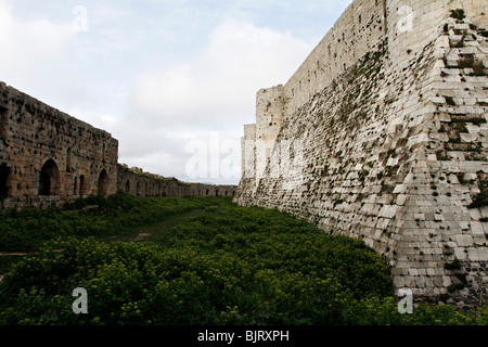 Bleiben des Grabens in Krac Du Chevalier Schloss (Burg der Ritter) im Gouvernement Homs, Syrien. Stockfoto