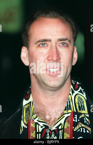 NICOLAS CAGE "FAMILY MAN" LA PREMIER HOLLYWOOD LA USA 12. Dezember 2000 Stockfoto