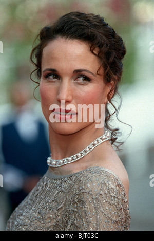 ANDIE MACDOWELL CANNES FILM FESTIVAL CANNES Frankreich Europa 9. Mai 2001 Stockfoto