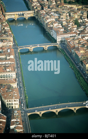 Ponte Vecchio über den Arno Fluss Stockfoto