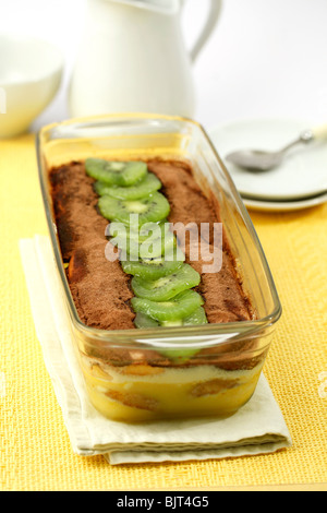 Tiramisu Kuchen mit kiwifruits. Schritt für Schritt: PA 4837 PA 483 P-PA 484 K-PA485 F Stockfoto