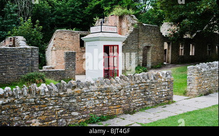 die Wüstung Bucht auf Armee landen in Dorset. Dorf war die Armee im zweiten Weltkrieg übernommen & ist jetzt des Stockfoto