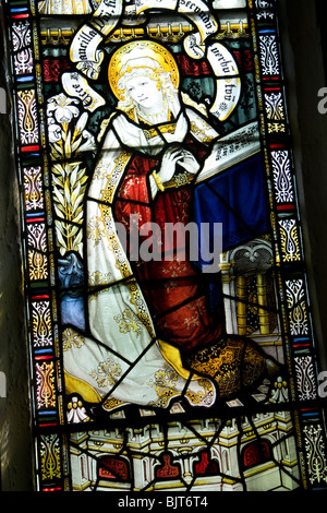 Glasmalerei Jungfrau Maria von Charles Eamer Kempe, Kirche St Botolph, Burgh, Suffolk Stockfoto