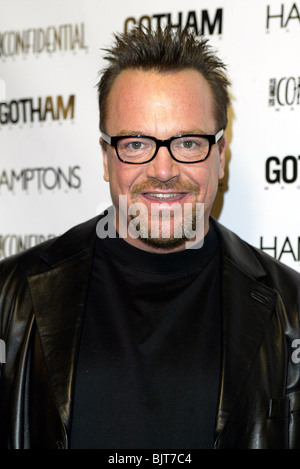 TOM ARNOLD LA vertraulich und GOTHAM MAGAZINE der Lehrling LOS ANGELES USA 26. Februar 2004 Stockfoto