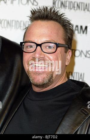 TOM ARNOLD LA vertraulich und GOTHAM MAGAZINE der Lehrling LOS ANGELES USA 26. Februar 2004 Stockfoto