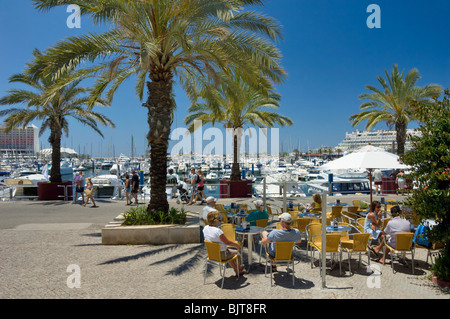 Portugal, Algarve, Café in der Marina de Vilamoura Stockfoto