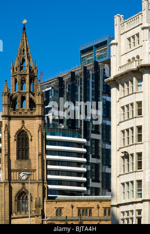 Alte Kirche und Büro Gebäude, Liverpool, England, UK Stockfoto